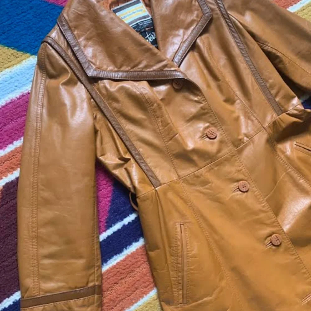 Vintage Leather Trench - Picture 2 of 15